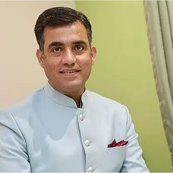 Dr. Vishal Kundnani