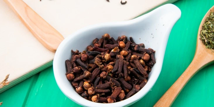 Clove Oil for Tooth Pain: Does It Work and How Can You Use It Safely?